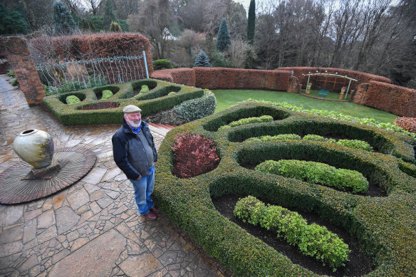 Maintaining hedges, says Francis, "should be a joy".