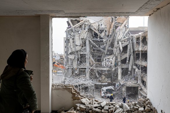 دمار يتزايد في طهران.