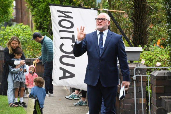 Auctioneer Charlie Powell passed the property in on a vendor bid of $3.5 million. 