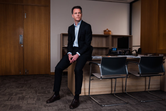 Minns keeps his office spartan: “I want to give the impression that this is temporary.”