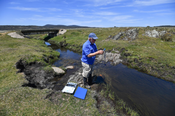 Professor Geoffrey Hope of the Australian National University tests water quality near Yarrangobilly in Kosciuszko National Park before last summer's bushfires. 