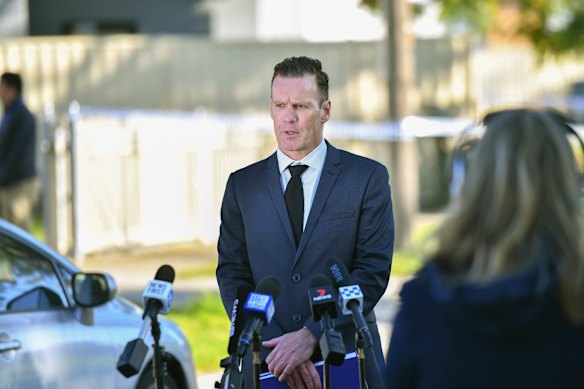 Detective Sergeant Allan Wood said Veronica’s husband should’ve been spoken to by police following her disappearance. 