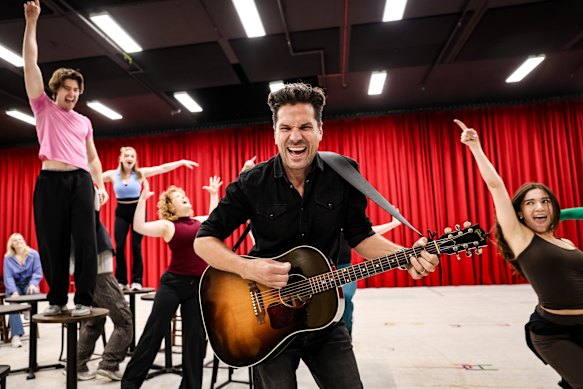 Will Swenson as a young Neil Diamond, along with some of the cast of A Beautiful Noise – The Neil Diamond Musical.