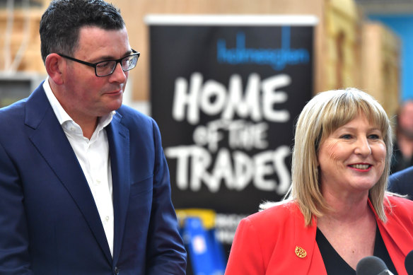 Minister for Training and Skills Gayle Tierney with Premier Daniel Andrews at Holmesglen TAFE in 2018. 