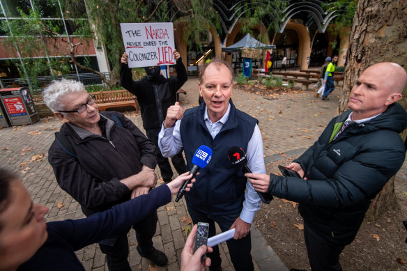 Deputy Opposition Leader David Southwick said police should move the protesters on. 