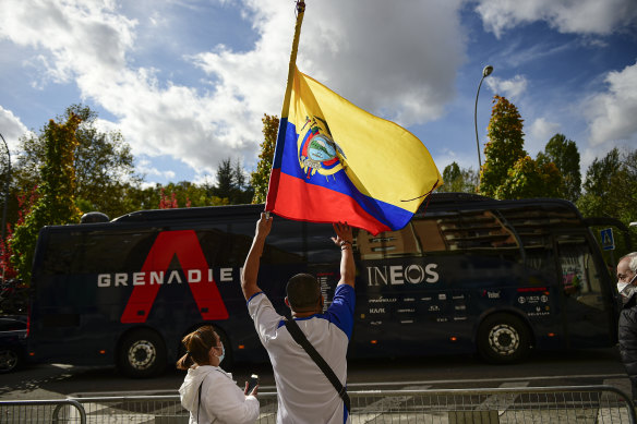 Ecuadorian fans wait for Richard Carapaz outside the Ineos team bus.