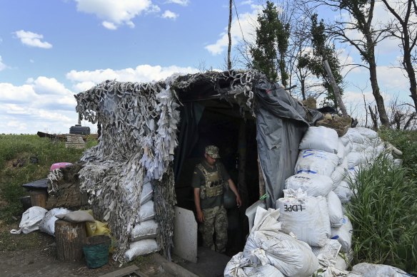 A Ukrainian armed forces soldier at a position on the frontline near Krasnohorivka. 