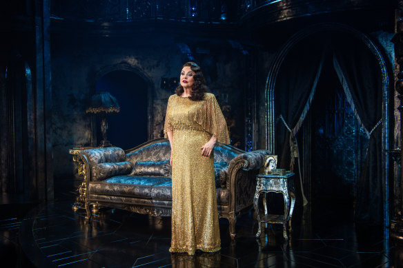 Sarah Brightman returns to musical theatre as Norma Desmond in Sunset Boulevard. 