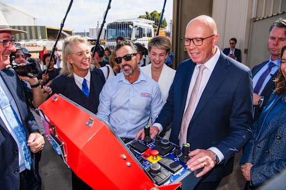 Peter Dutton visits Wallis Drilling in Midvale in the seat of Hasluck.