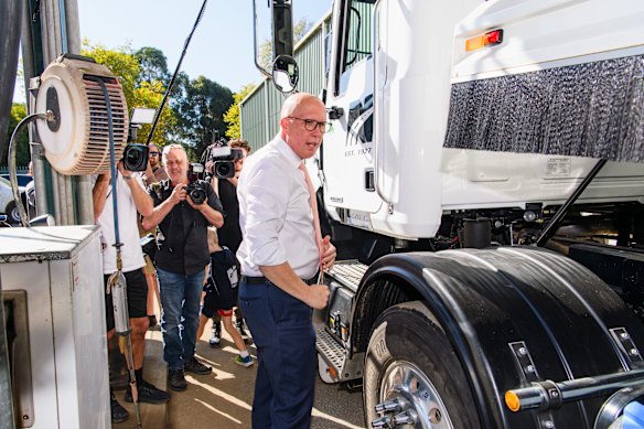Peter Dutton campaigning in the Labor-held seat of McEwen, which the Coalition is hoping to win.