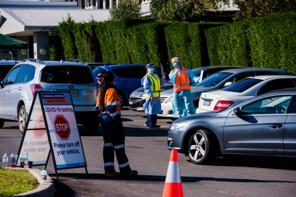 COVID-19 testing at the Crossroads Hotel in Casula, where a coronavirus cluster has emerged.