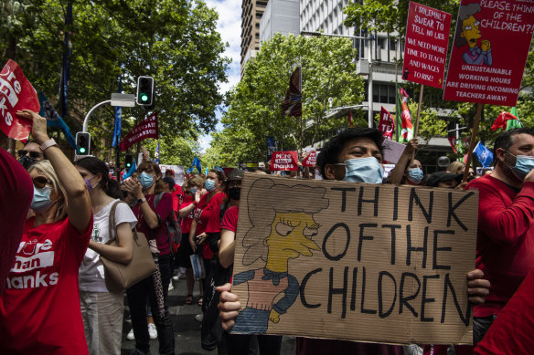 Teachers rally for a pay rise in Macquarie Street