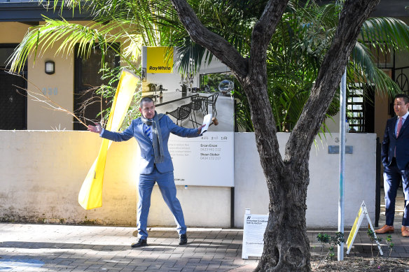 If home sellers expect a huge result at auction, they might need to think again.