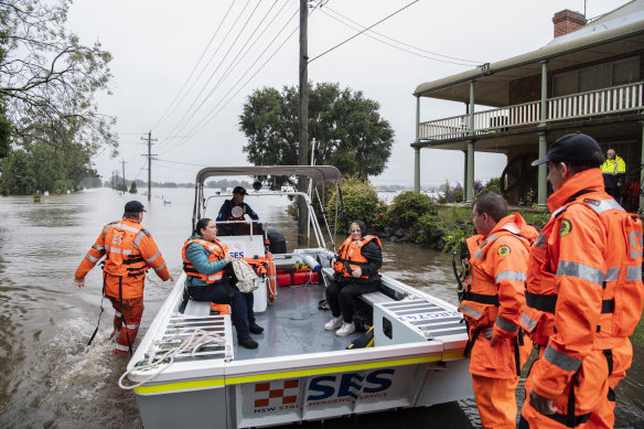 SES Volunteers delivering urgent food and medical supplies to Wilberforce.
