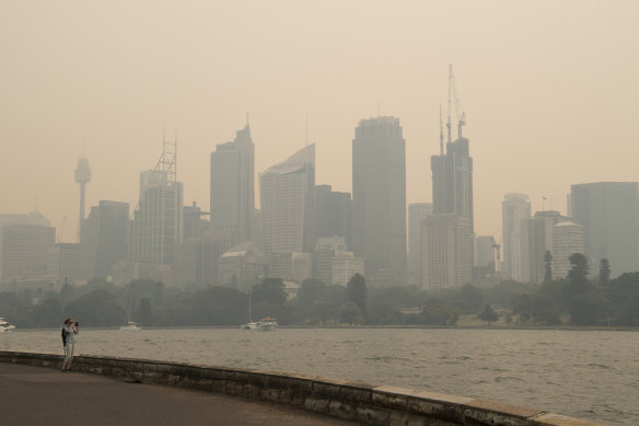 Sydney remained cloaked in smoke from bushfires to the west on Thursday, with air-pollution reaching hazardous levels across much of the basin.