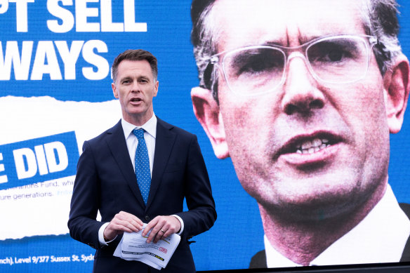 NSW Labor leader Chris Minns and the party’s billboard truck.