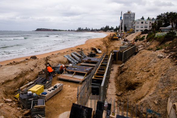 Construction of the sea wall to protect homes at Collaroy. 