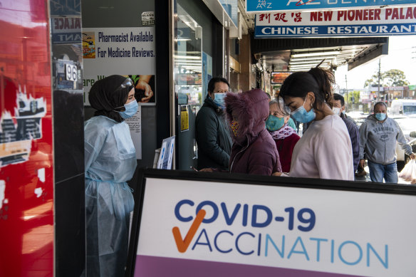 People queue for COVID vaccinations in Sydney.