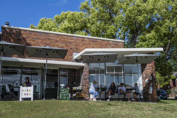 Outfield Cafe is a former baby health centre, re-imagined as a cafe with views across Ashfield’s Yeo Park. 