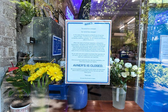 Avner’s closing sign.