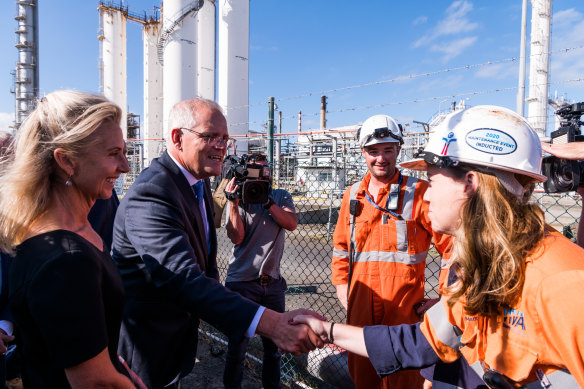Prime Minister Scott Morrison greets a female worker at the Viva Energy oil refinery.