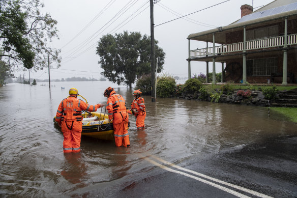 SES volunteers heading out in Windsor. 