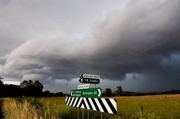 Violent storms with torrential rain near the Mudgee region today.