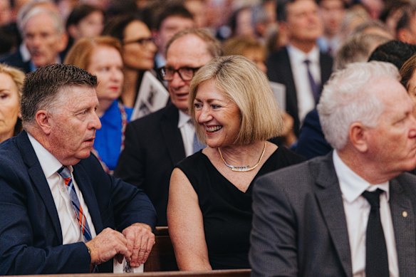 El ex ministro de policía de Nueva Gales del Sur, Mike Gallacher, se sentó junto a la ex fiscal de la Corona, Margaret Cunneen.