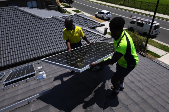 To make the most of their solar panels and batteries, it is important consumers "do a lot of research", Janine Young, the NSW Energy & Water Ombudsman, says.