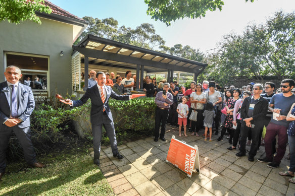 Home owners are hesitant to sell this spring.