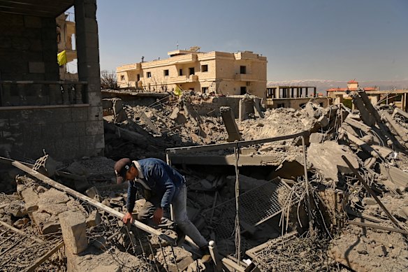 Uma casa de família destruída por um ataque aéreo israelense em Douris, no Vale Bekka, no Líbano. 