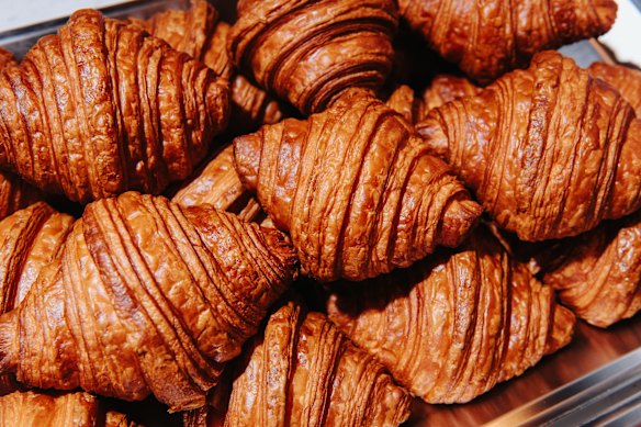 Find a local boulangerie for breakfast in Paris.