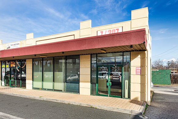Strata shop sells $60,000 above reserve