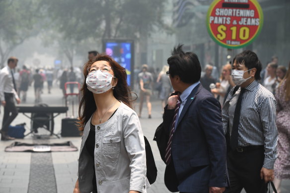 Sydneysiders venture outdoors during Tuesday's heavy smoke pollution.