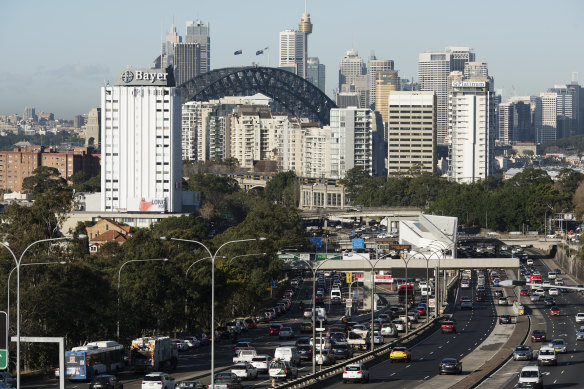 An upgraded Warringah Freeway will be linked to the new Western Harbour Tunnel.