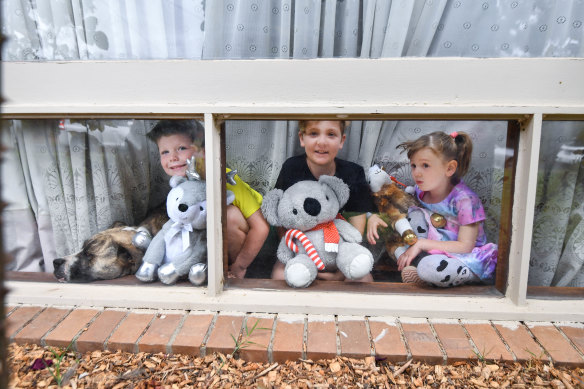 Alice Gibson’s children Harley, 6, Fergus, 8 and Lorelei, 4 with their bears. 