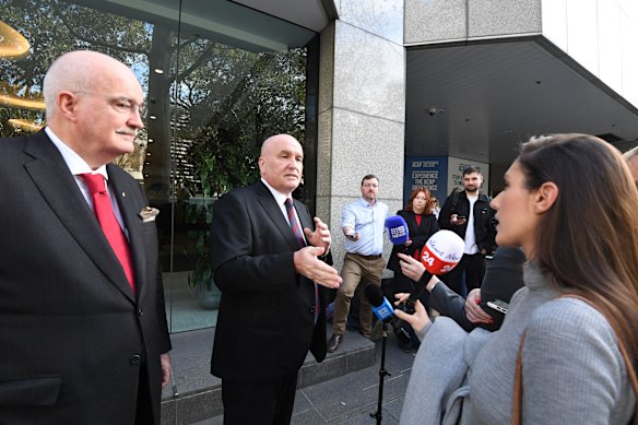David Elliott speaks to the media after his ICAC appearance.