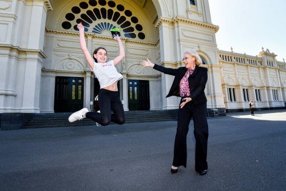 Freya Mansfield, 12, received a $1000 prize from Melbourne lord mayor Sally Capp.