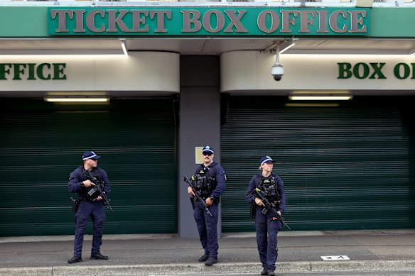 A new rapid response command will include 250 officers.