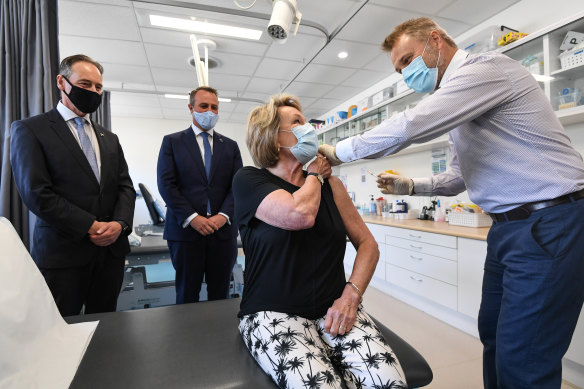 Health Minister Greg Hunt, Tim Wilson MP, Dale Austin (patient) and Dr Nick Kokotis at the Bluff Road Medical Centre in March.