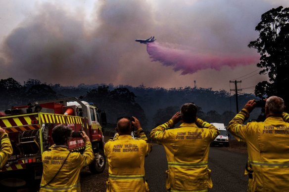 NSW's large aerial tanker, a 737 jet, dumps fire retardant on a bushfire south of Port Macquarie in October 2019. 