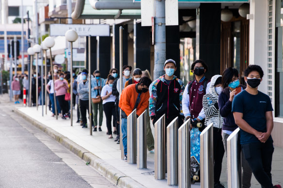 Long lines in August outside a vaccine centre giving Pfizer to under 40s in Sydney.