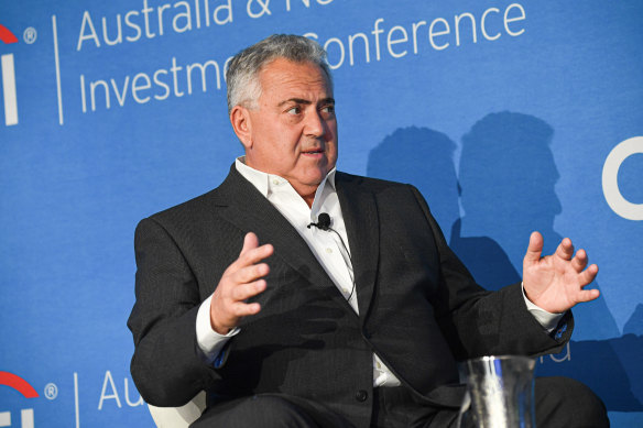 Joe Hockey gives good chat. 