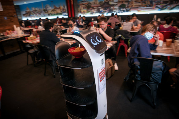 The robot waiter, Bellabot, in action at Dodde Paidang.