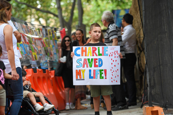 Supporters of neurosurgeon Charlie Teo outside the hearing.