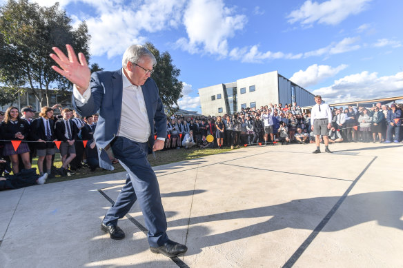 Former prime minister Kevin Rudd playing handball against McKinnon Secondary College champ Ash Hunter.