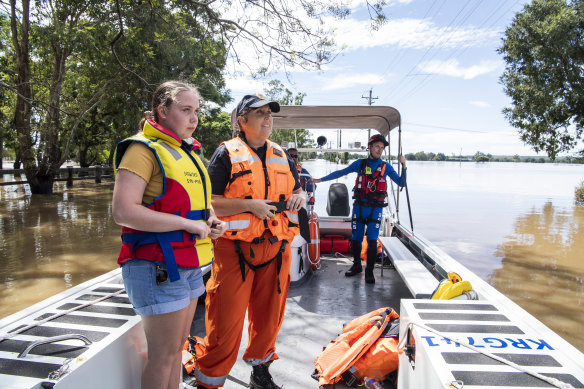 SES volunteer Megan Thomson with her daughter Brooke.