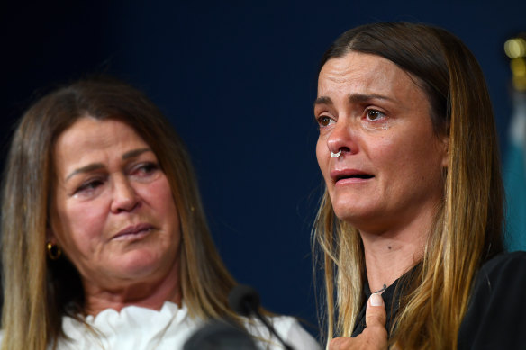 Jennifer Schefe, Elizabeth’s sister, and Grace, her daughter, speak as police announce the appeal.