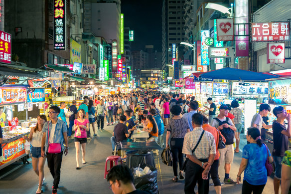 Liuhe Night Market: incredible food and Hakka snacks awaits.