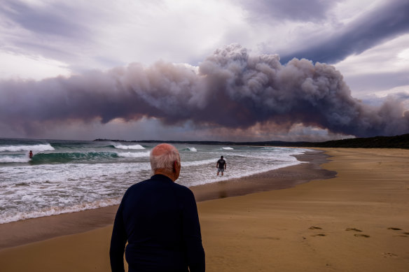 A fast-moving blaze at Coolagite brought back memories of the Black Summer bushfires on the NSW South Coast on Tuesday.